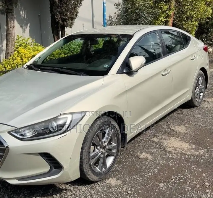 Hyundai Elantra 2017 Silver