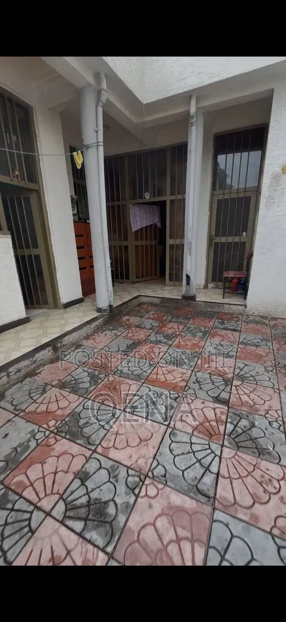 3bdrm House in Akaky Kaliti for sale