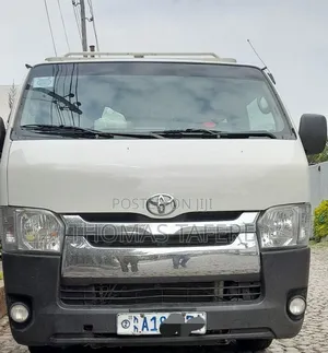 Toyota HiAce 2011 White