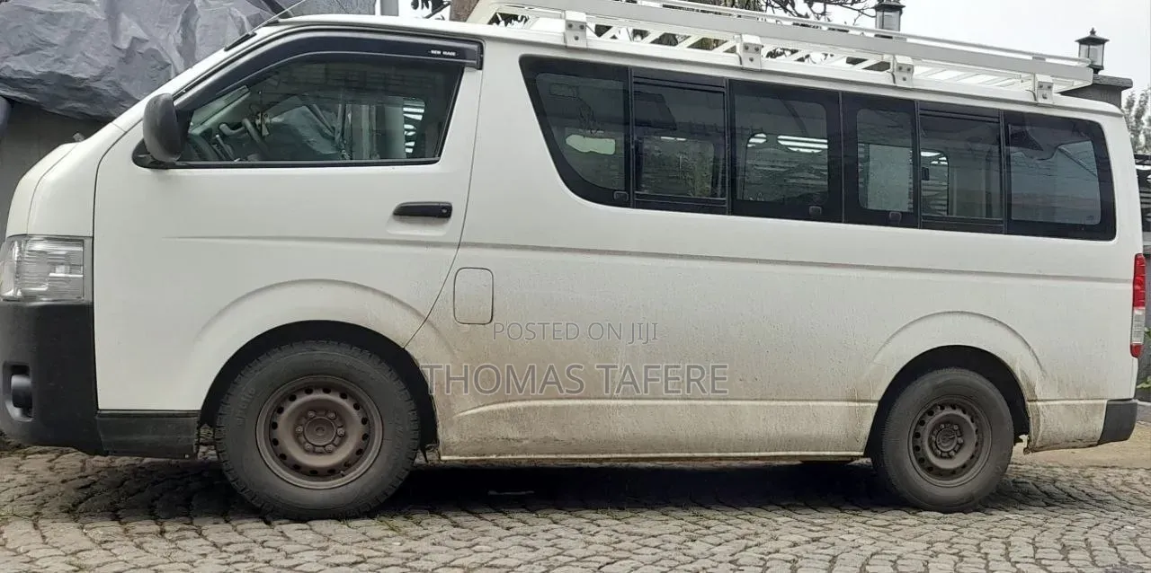 Toyota HiAce 2011 White