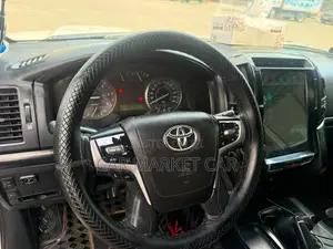 Toyota Land Cruiser 4.5 V8 GX-R 2012 White