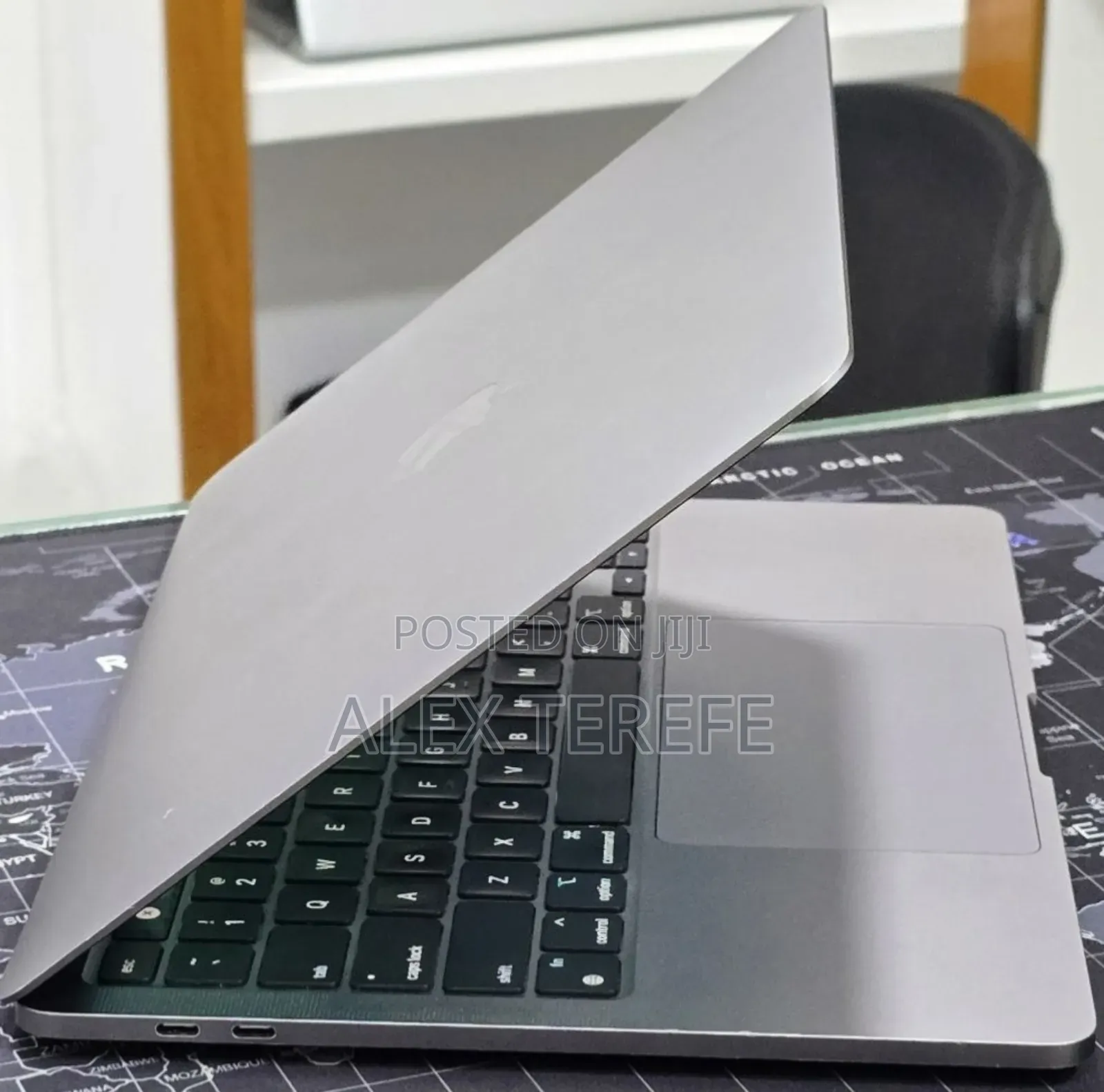 New Laptop Apple MacBook Pro 2022 M2 16GB Apple M2 SSD 512GB