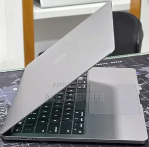 New Laptop Apple MacBook Pro 2022 M2 16GB Apple M2 SSD 512GB