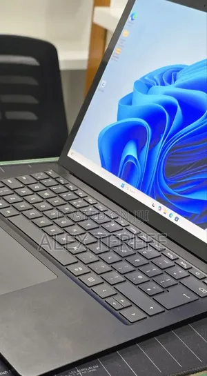 New Laptop Microsoft Surface Laptop 4 16GB Intel Core i7 SSD 512GB