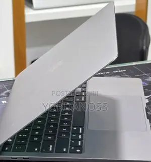 New Laptop Apple MacBook Pro 2022 M2 16GB Apple M2 SSD 512GB