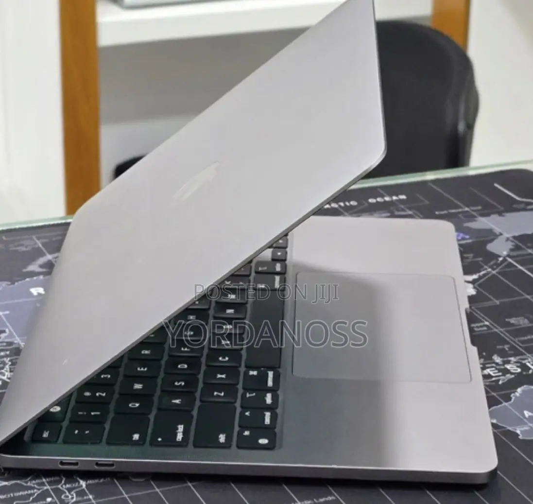 New Laptop Apple MacBook Pro 2022 M2 16GB Apple M2 SSD 512GB