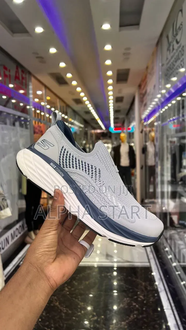 Skechers Max Cusholn Smooth Sneakers for Man's Made in Vietnam