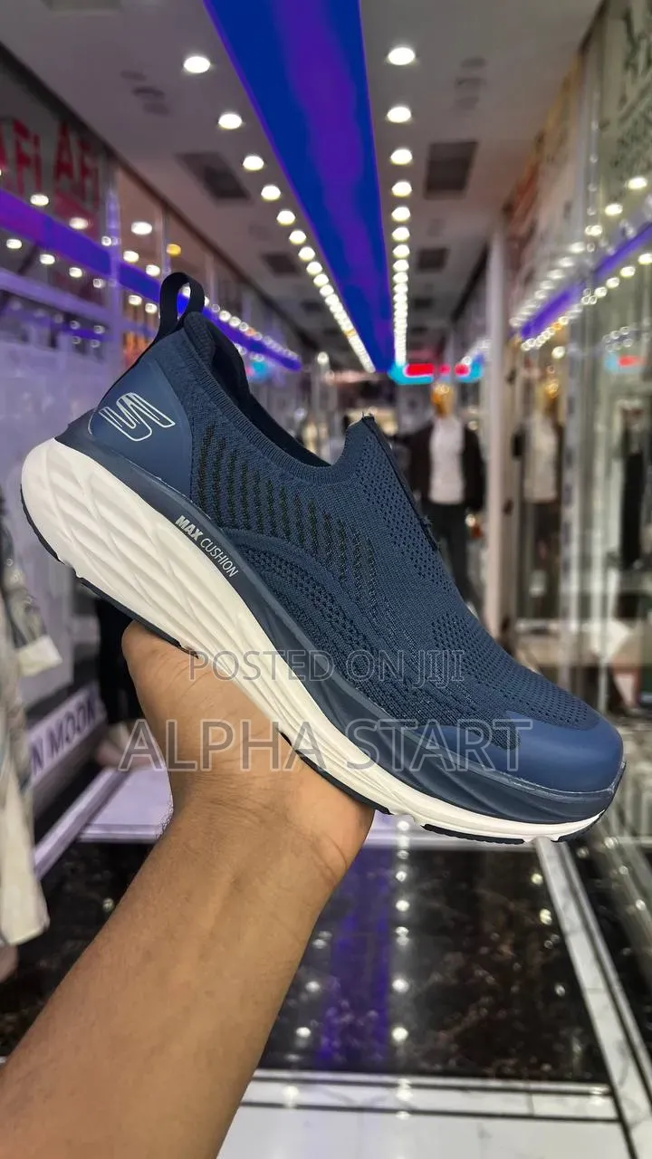Skechers Max Cusholn Smooth Sneakers for Man's Made in Vietnam