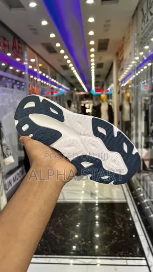 Skechers Max Cusholn Smooth Sneakers for Man's Made in Vietnam
