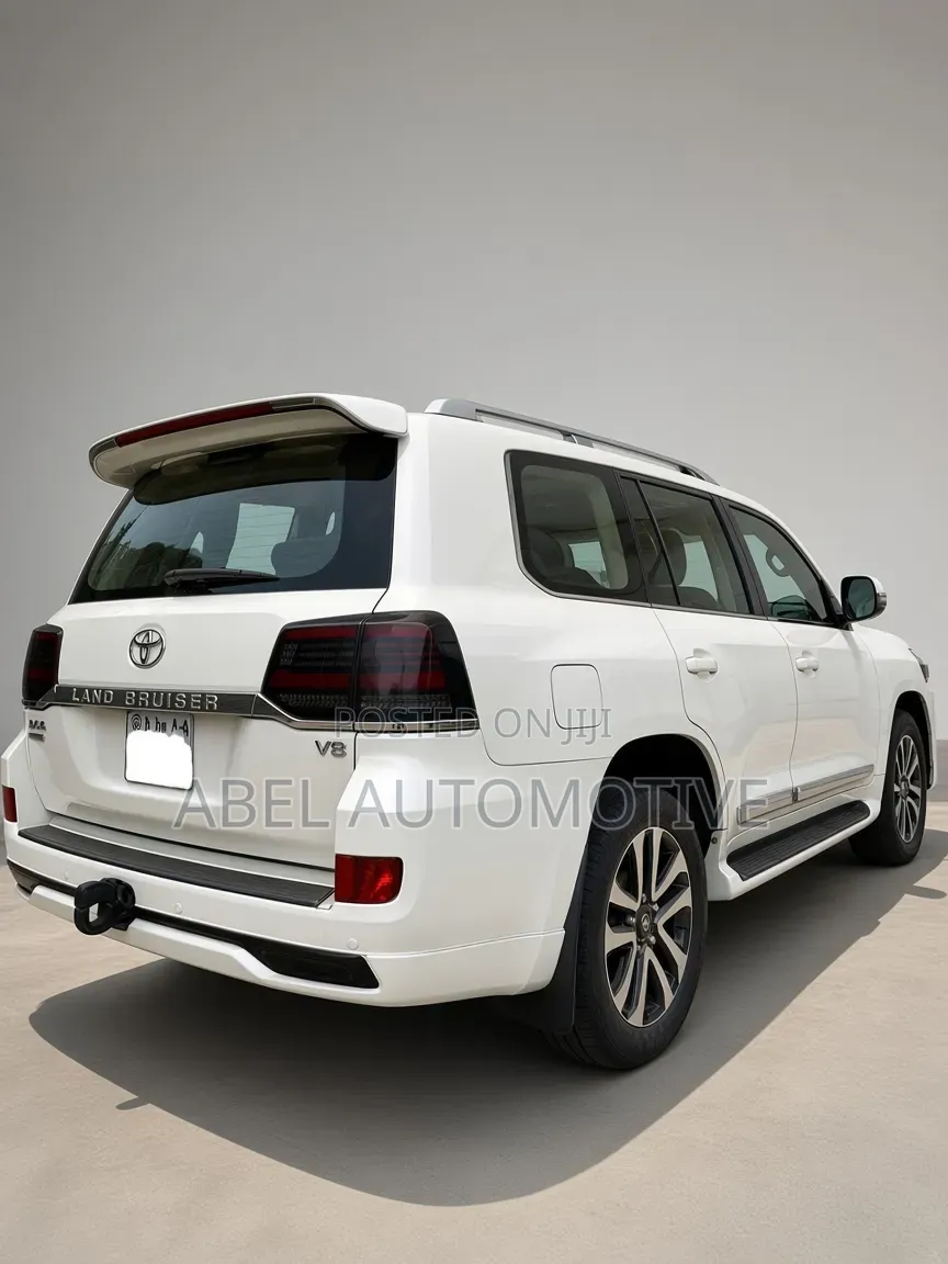 Toyota Land Cruiser 2012 White
