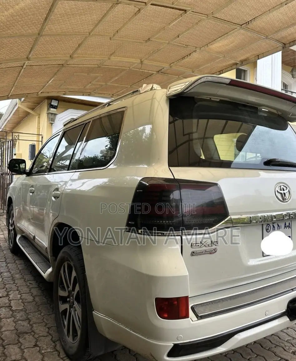 Toyota Land Cruiser 2012 White