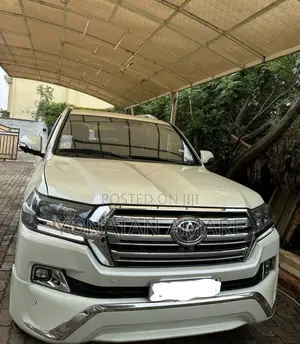 Toyota Land Cruiser 2012 White