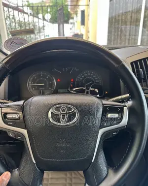 Toyota Land Cruiser 2012 White