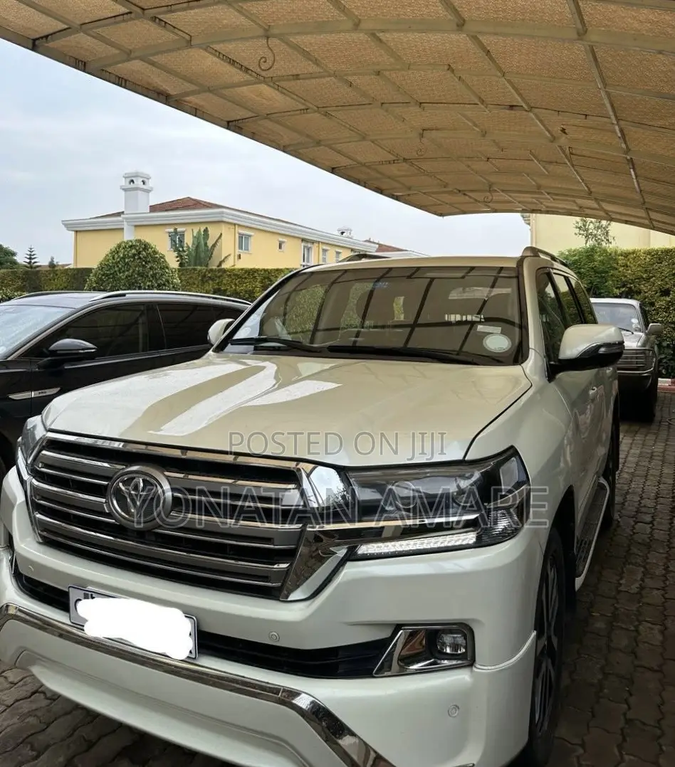 Toyota Land Cruiser 2012 White