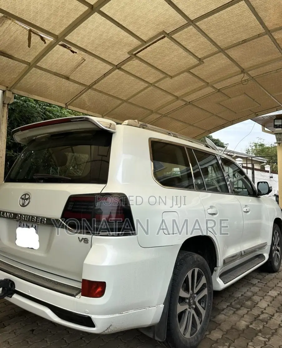 Toyota Land Cruiser 2012 White