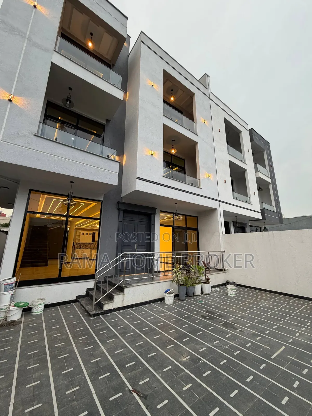 Furnished 9bdrm House in ኮምፓወንድ ውስጥ, Yeka for sale