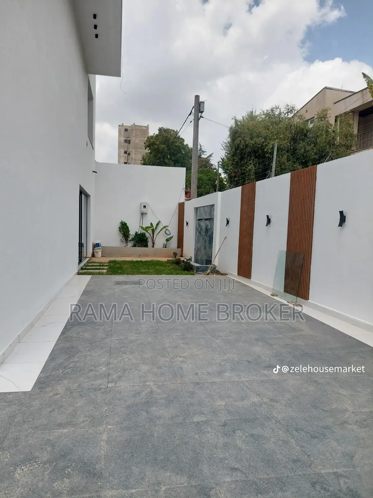 Furnished 6bdrm House in መሀል መገናኛ ላይ, Yeka for sale
