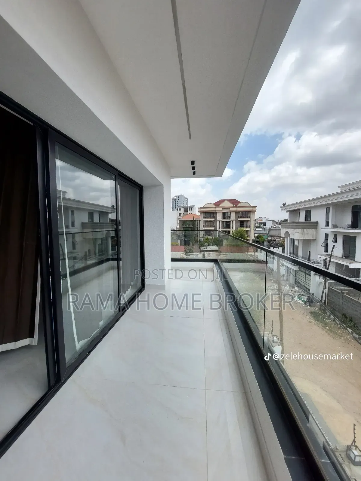 Furnished 6bdrm House in መሀል መገናኛ ላይ, Yeka for sale