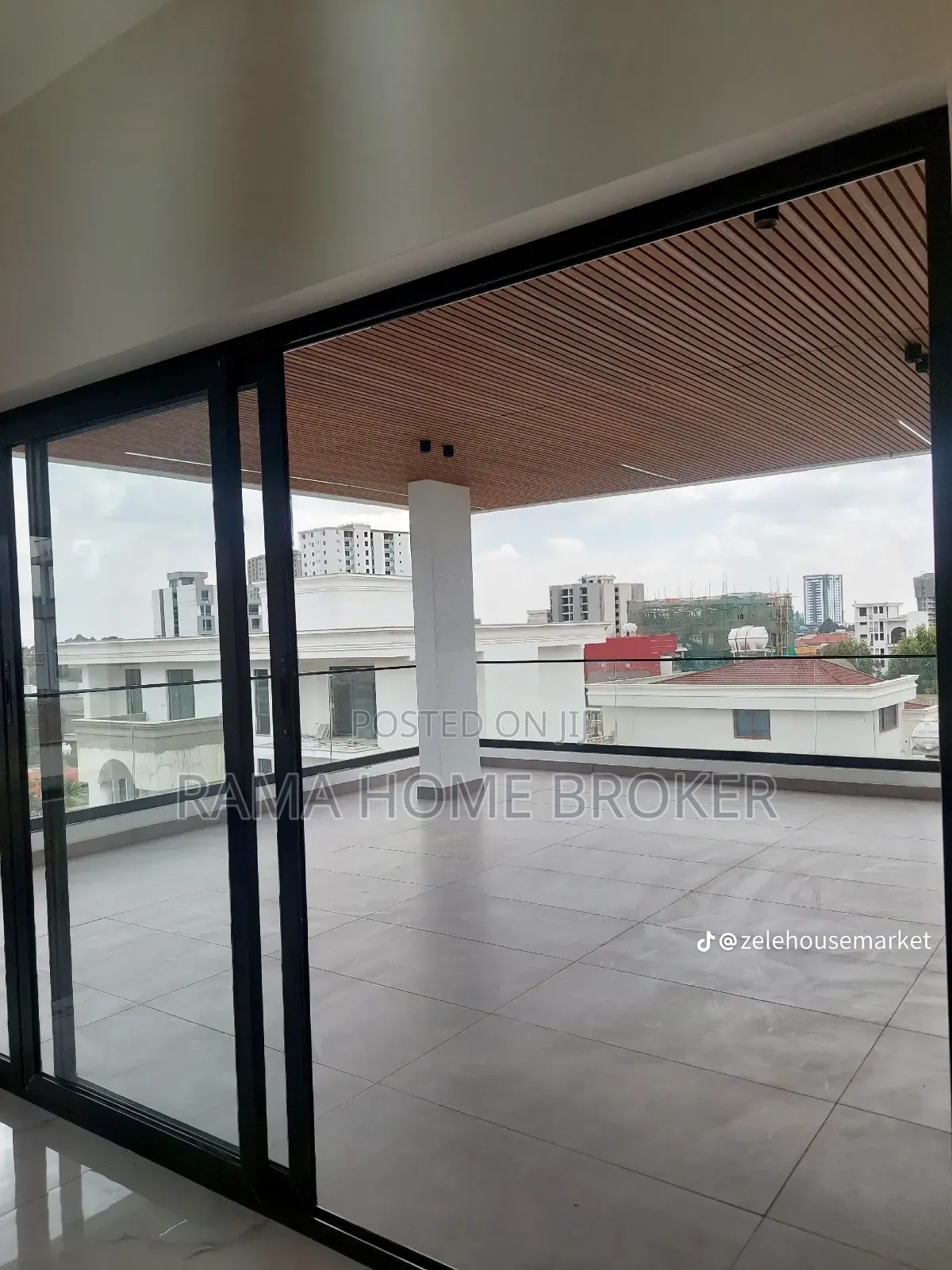 Furnished 6bdrm House in መሀል መገናኛ ላይ, Yeka for sale
