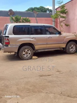 Toyota Land Cruiser 2004 Gold