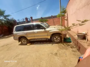 Toyota Land Cruiser 2004 Gold