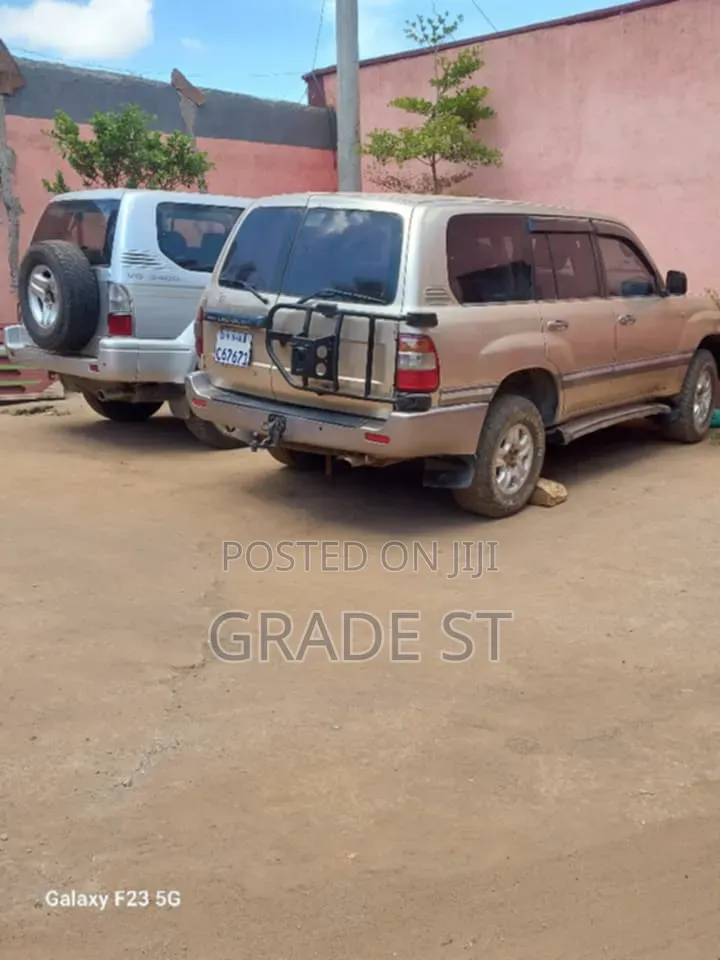 Toyota Land Cruiser 2004 Gold