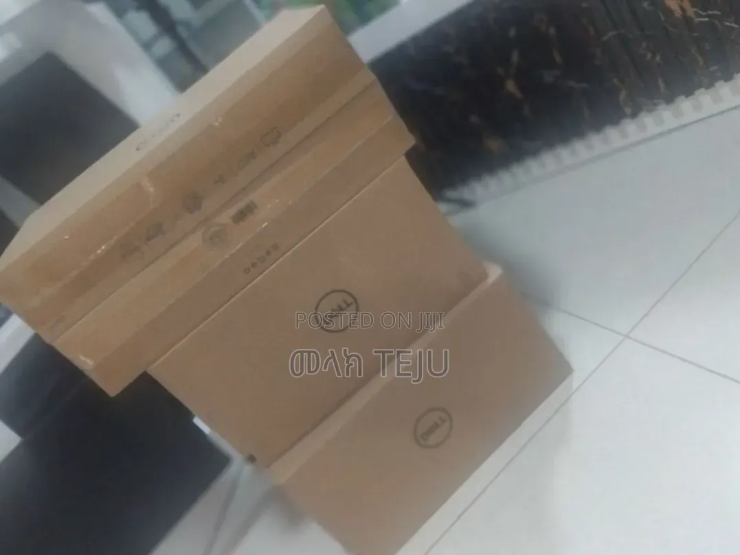 New Laptop Dell XPS 13 8GB Intel Core i5 SSD 1T