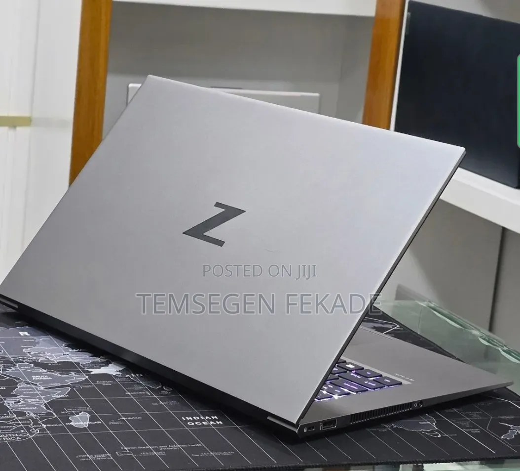 New Laptop HP ZBook Firefly G8 32GB Intel Core i9 SSD 512GB