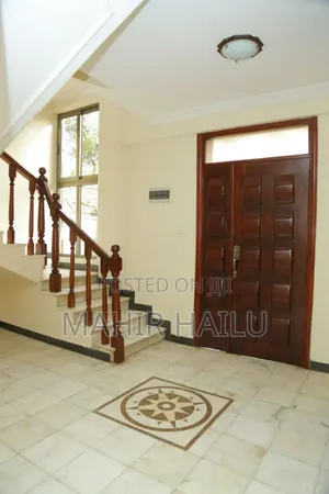 8bdrm House in Real, Bole for rent