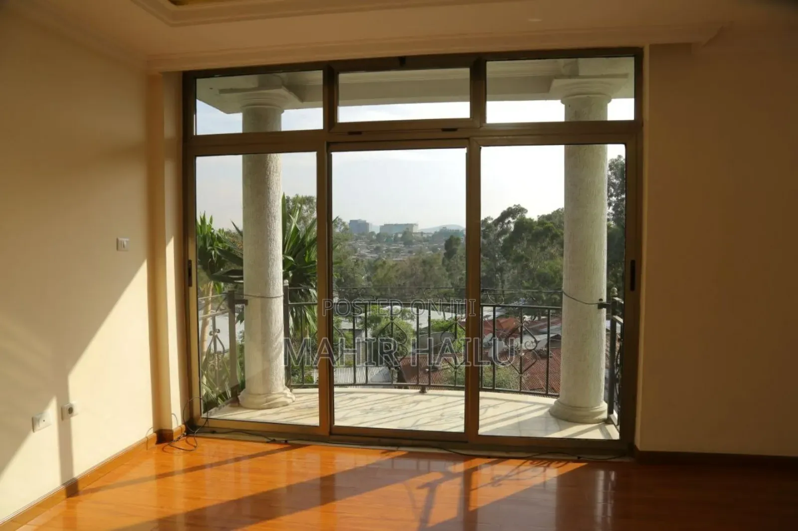 8bdrm House in Real, Bole for rent