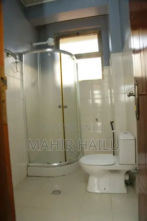 8bdrm House in Real, Bole for rent
