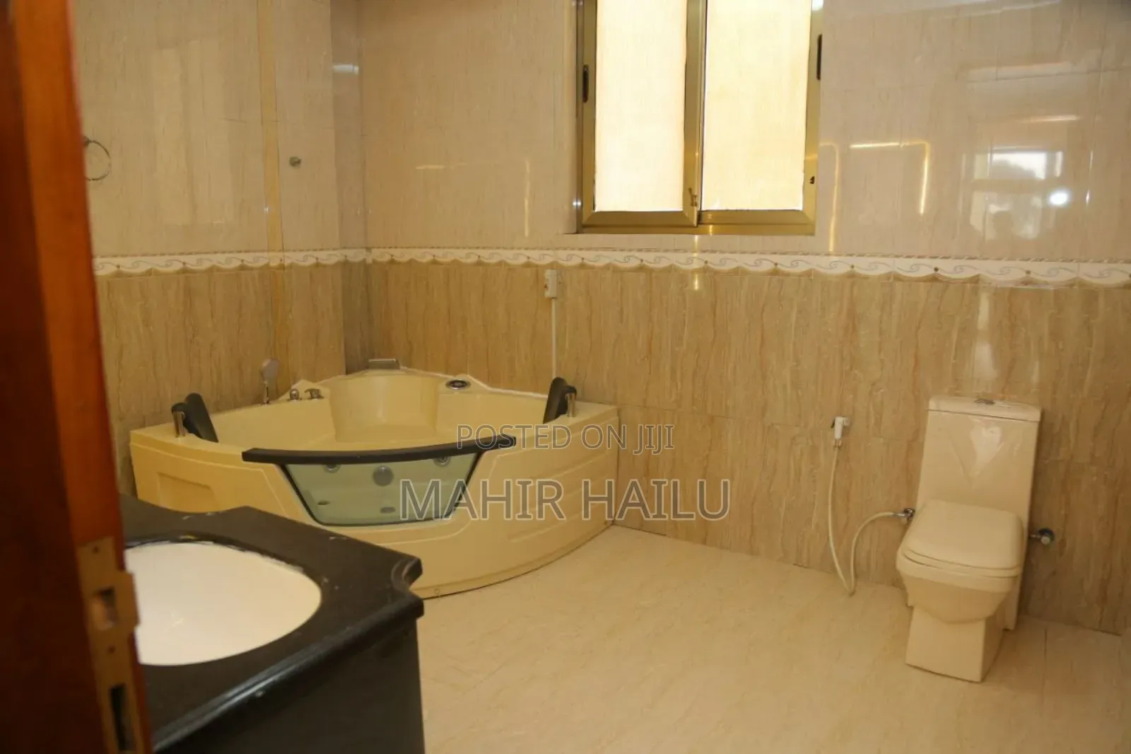 8bdrm House in Real, Bole for rent