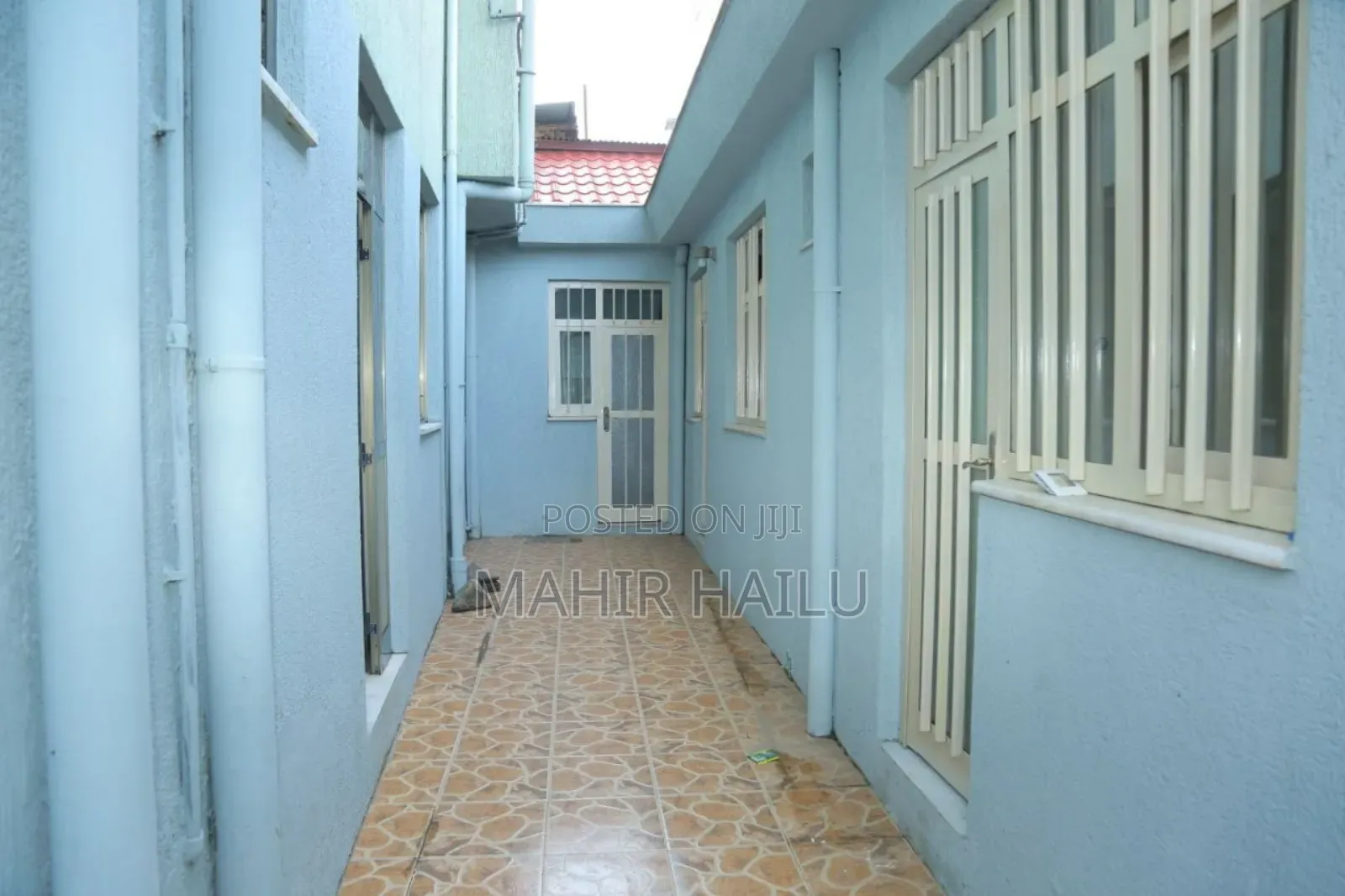 8bdrm House in Real, Bole for rent