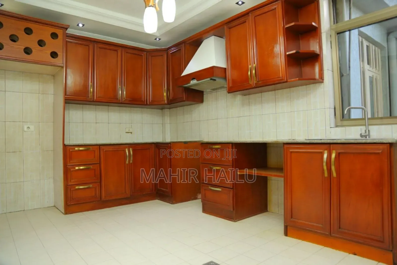 8bdrm House in Real, Bole for rent