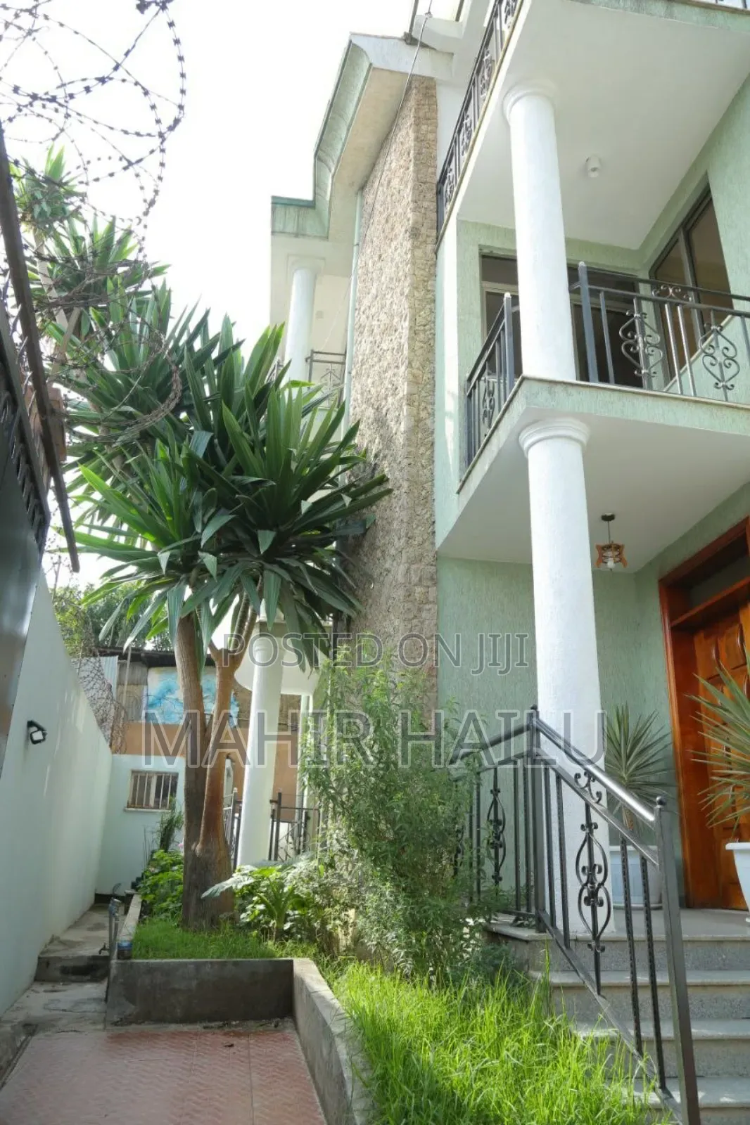8bdrm House in Real, Bole for rent