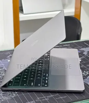 New Laptop Apple MacBook Pro 2022 M2 16GB Apple M2 SSD 512GB