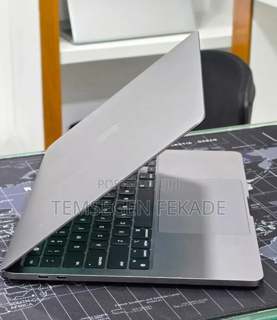 New Laptop Apple MacBook Pro 2022 M2 16GB Apple M2 SSD 512GB