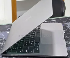New Laptop Apple MacBook Pro 2022 M2 16GB Apple M2 SSD 512GB