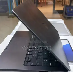 New Laptop Apple MacBook Pro 2025 M5 16GB Apple M5 Pro SSD 512GB