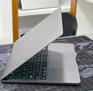 New Laptop Apple MacBook Pro 2022 M2 16GB Apple M2 SSD 512GB