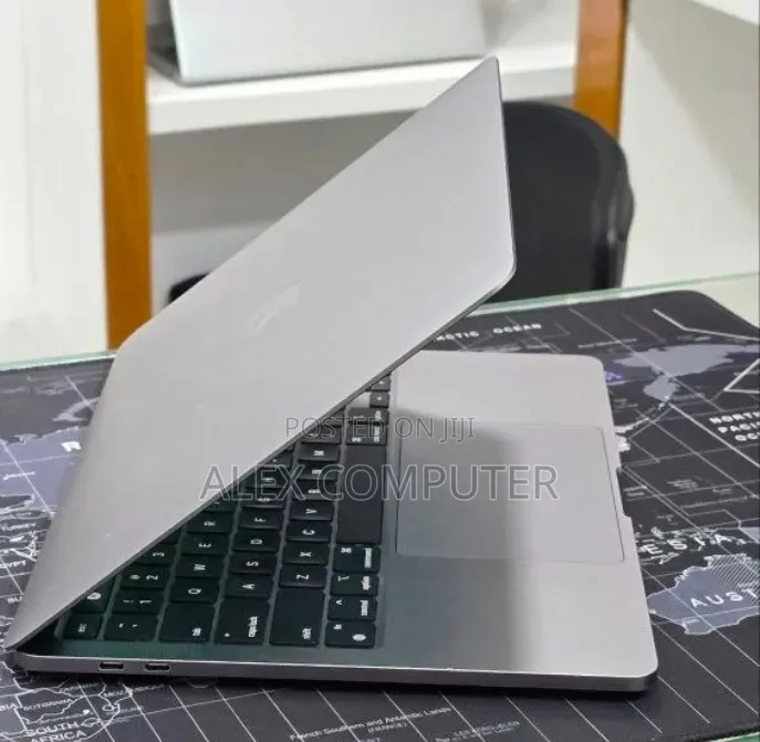 New Laptop Apple MacBook Pro 2022 M2 16GB Apple M2 SSD 512GB