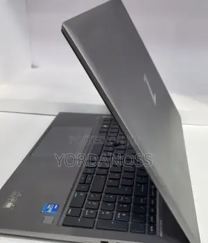 New Laptop HP ZBook Firefly G8 16GB Intel Core i7 SSD 512GB