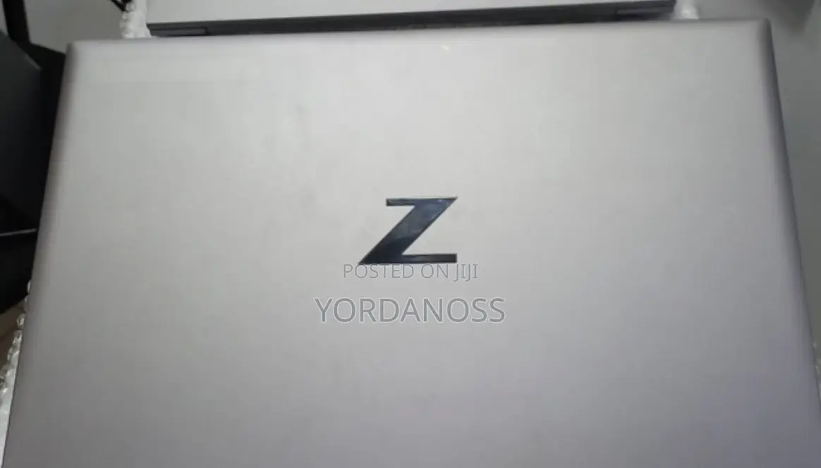 New Laptop HP ZBook Firefly G8 16GB Intel Core i7 SSD 512GB