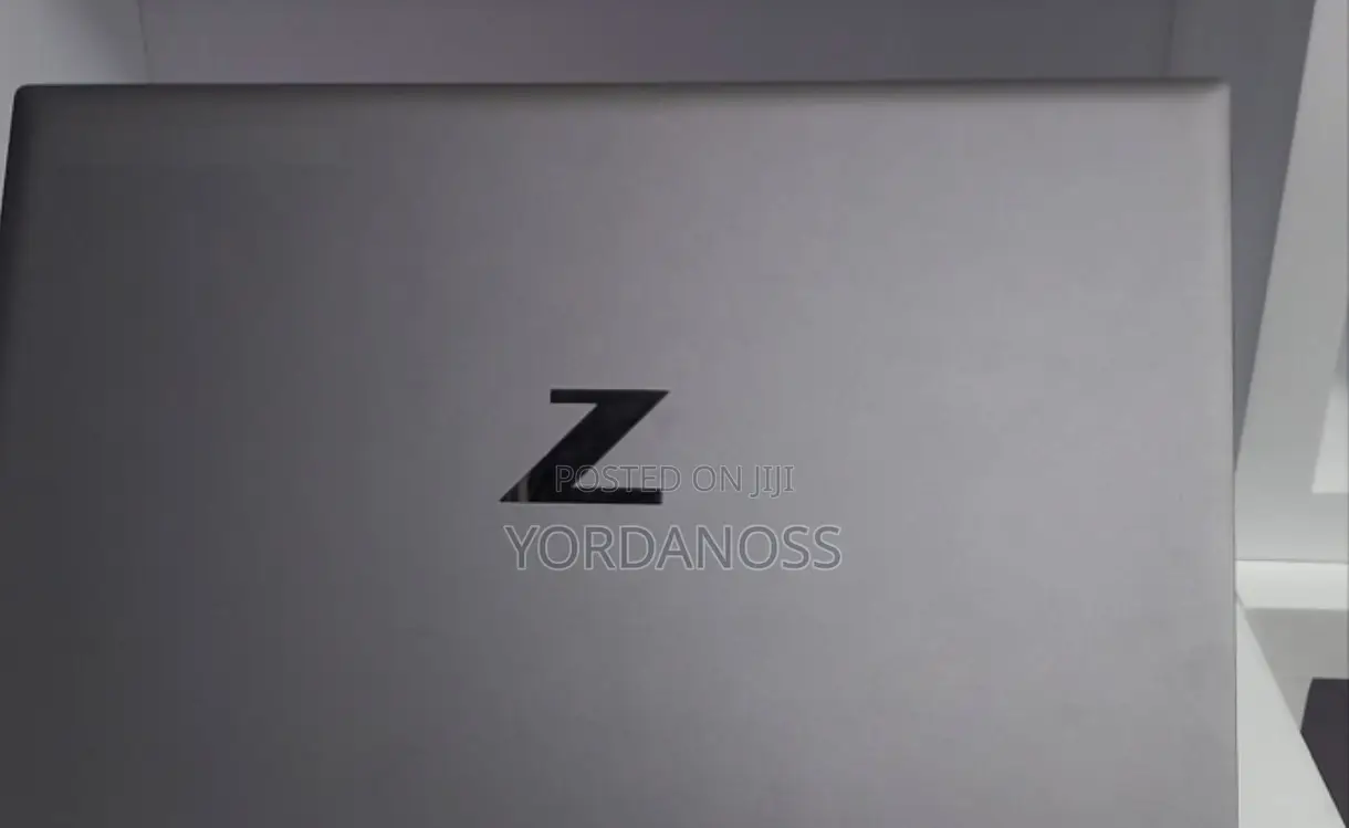 New Laptop HP ZBook Firefly G8 16GB Intel Core i7 SSD 512GB