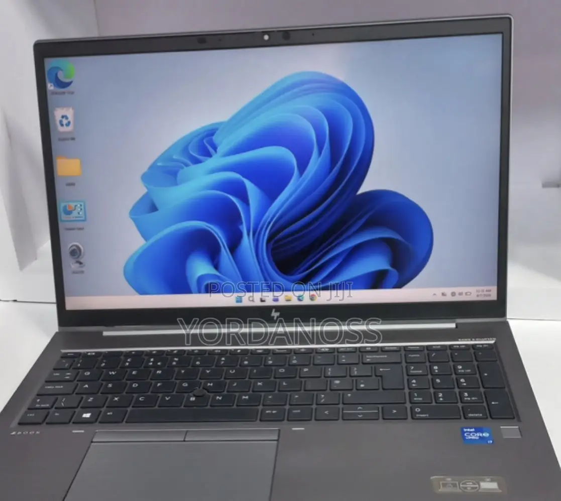 New Laptop HP ZBook Firefly G8 16GB Intel Core i7 SSD 512GB