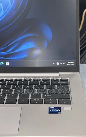 New Laptop HP ZBook Firefly 14 G10 16GB Intel Core i7 SSD 512GB