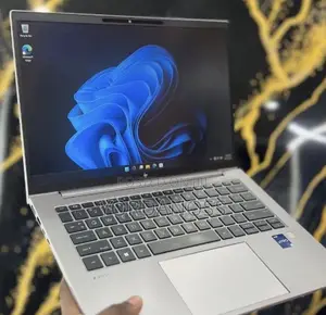 New Laptop HP ZBook Firefly 14 G10 16GB Intel Core i7 SSD 512GB