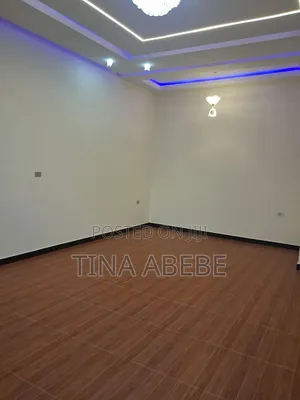 5bdrm House in Akaky Kaliti for sale