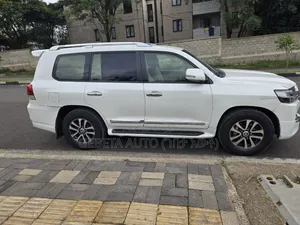 Toyota Land Cruiser 4.5 V8 GX-R 2015