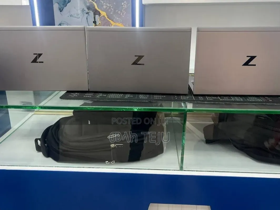 New Laptop HP ZBook Firefly 15 G7 16GB Intel Core i7 SSD 512GB